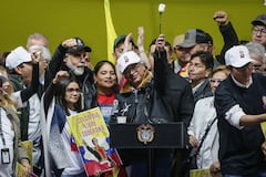El Presidente Gustavo Petro se dirigió a los colombianos en la Plaza de Bolívar, tras la marcha convocada por la soberanía y la democracia.