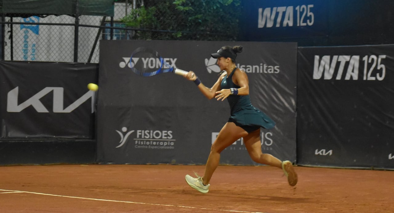 Yuliana Lizarazo en acción en medio del Kia Open que se desarrolla en Cali.