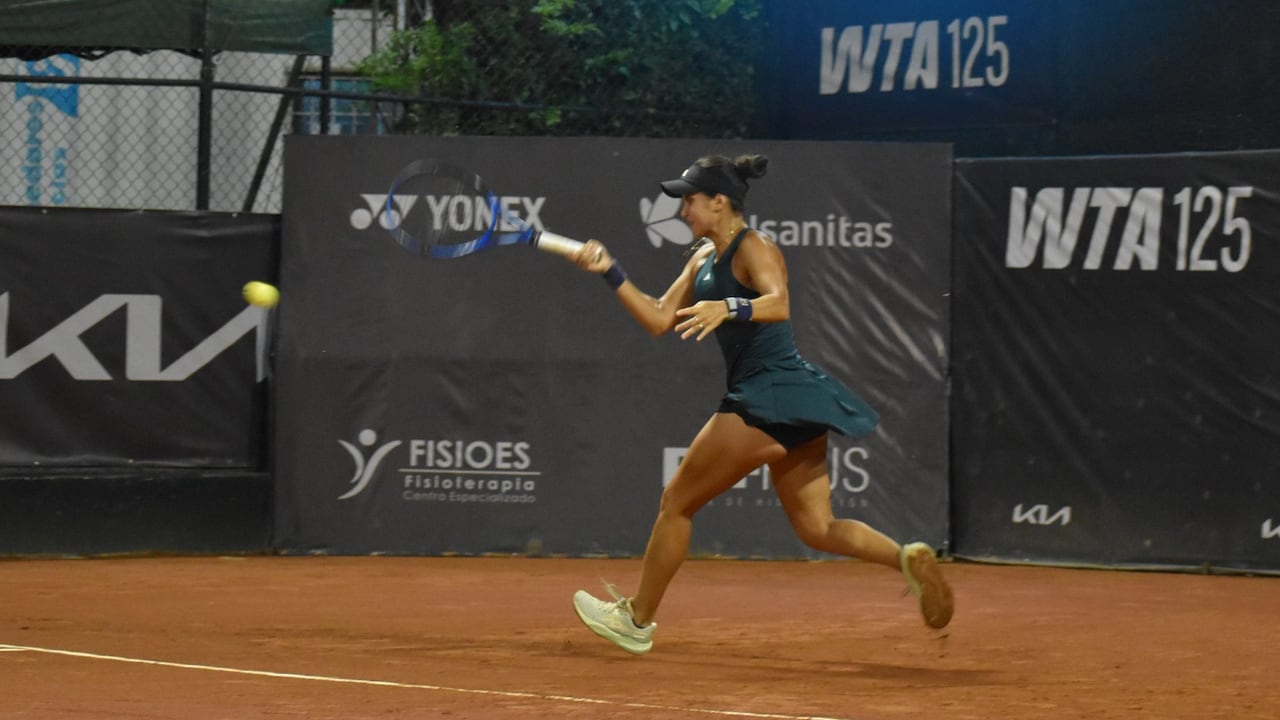 Yuliana Lizarazo en acción en medio del Kia Open que se desarrolla en Cali.