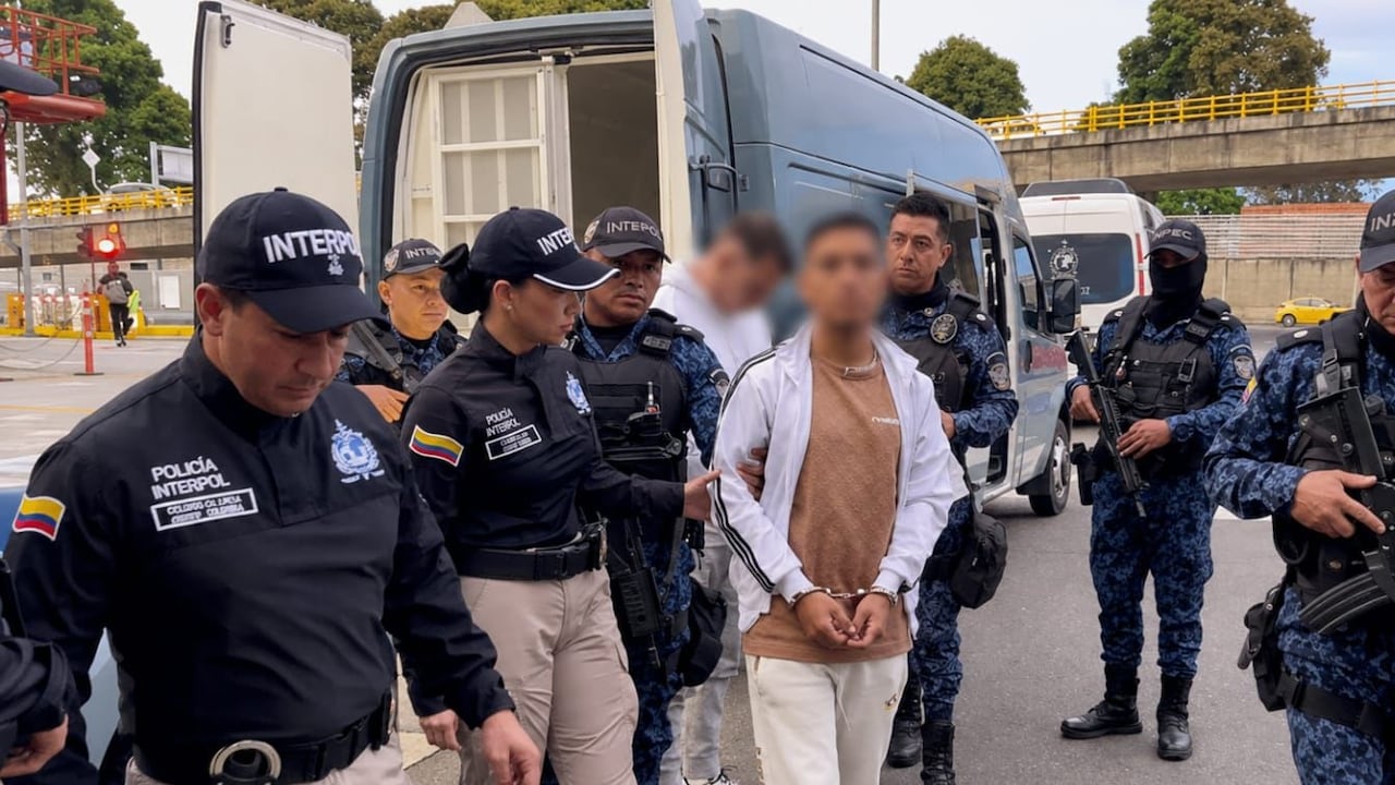 Alias ‘Chuqui’, cabecilla del Tren de Aragua, momentos antes de ser entregado a los agentes de los US Marshals para su traslado a Estados Unidos.