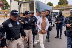 Alias ‘Chuqui’, cabecilla del Tren de Aragua, momentos antes de ser entregado a los agentes de los US Marshals para su traslado a Estados Unidos.