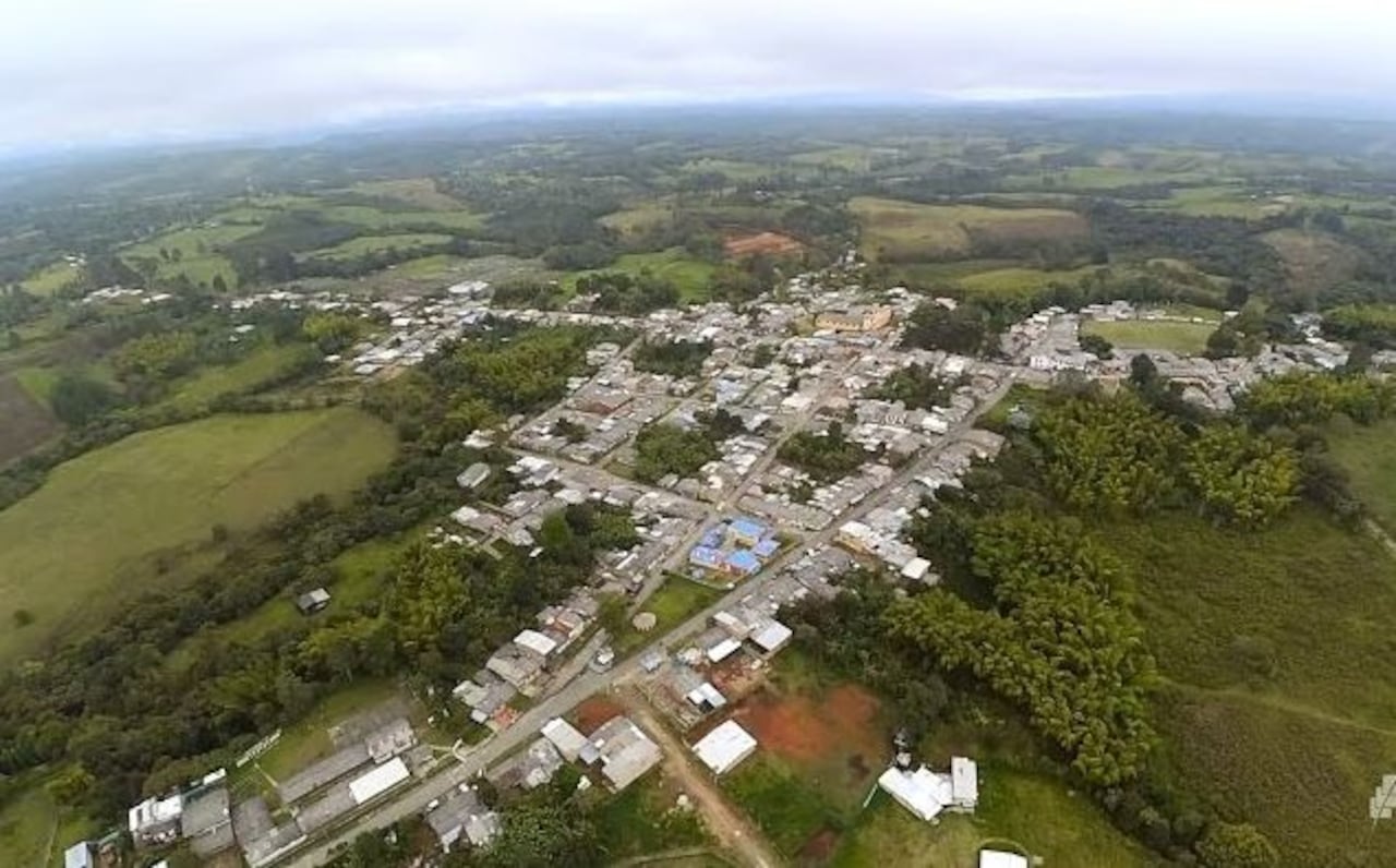 Francisco Arias Valencia, cariñosamente conocido como Kiko, llegó muy joven a El Patía, donde sacó adelante a su familia gracias a diferentes trabajos.