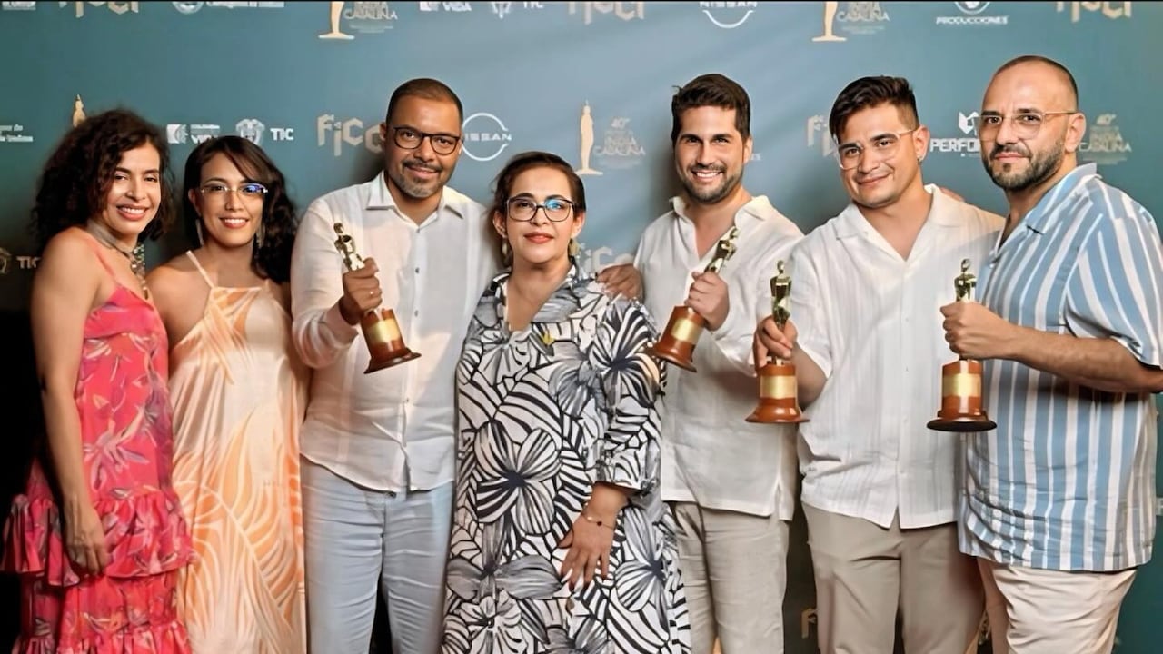 Equipo de realizadores del documental 'El viaje de la marimba', producción de Telepacífico y Señal Colombia.