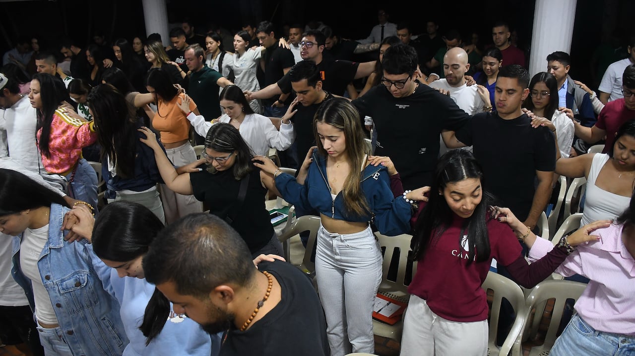 Cali: Regreso de jovenes a la iglesia catolica. La Maria, Pance.foto José L Guzmán. EL País