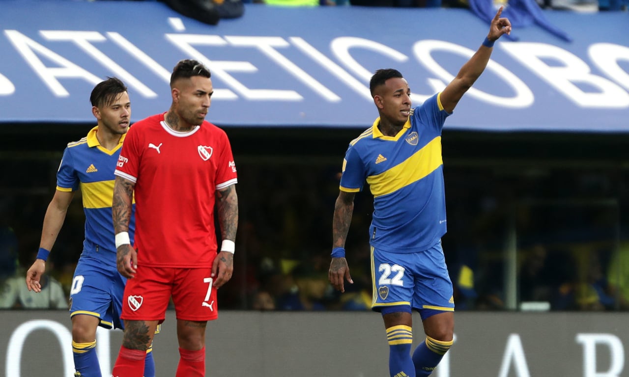 Boca Juniors' Colombian forward Sebastian Villa (R) celebrates after scoring the team's second goal against Independiente during their Argentine Professional Football League tournament match at La Bombonera stadium in Buenos Aires, on October 23, 2022.
AFP/ALEJANDRO PAGNI