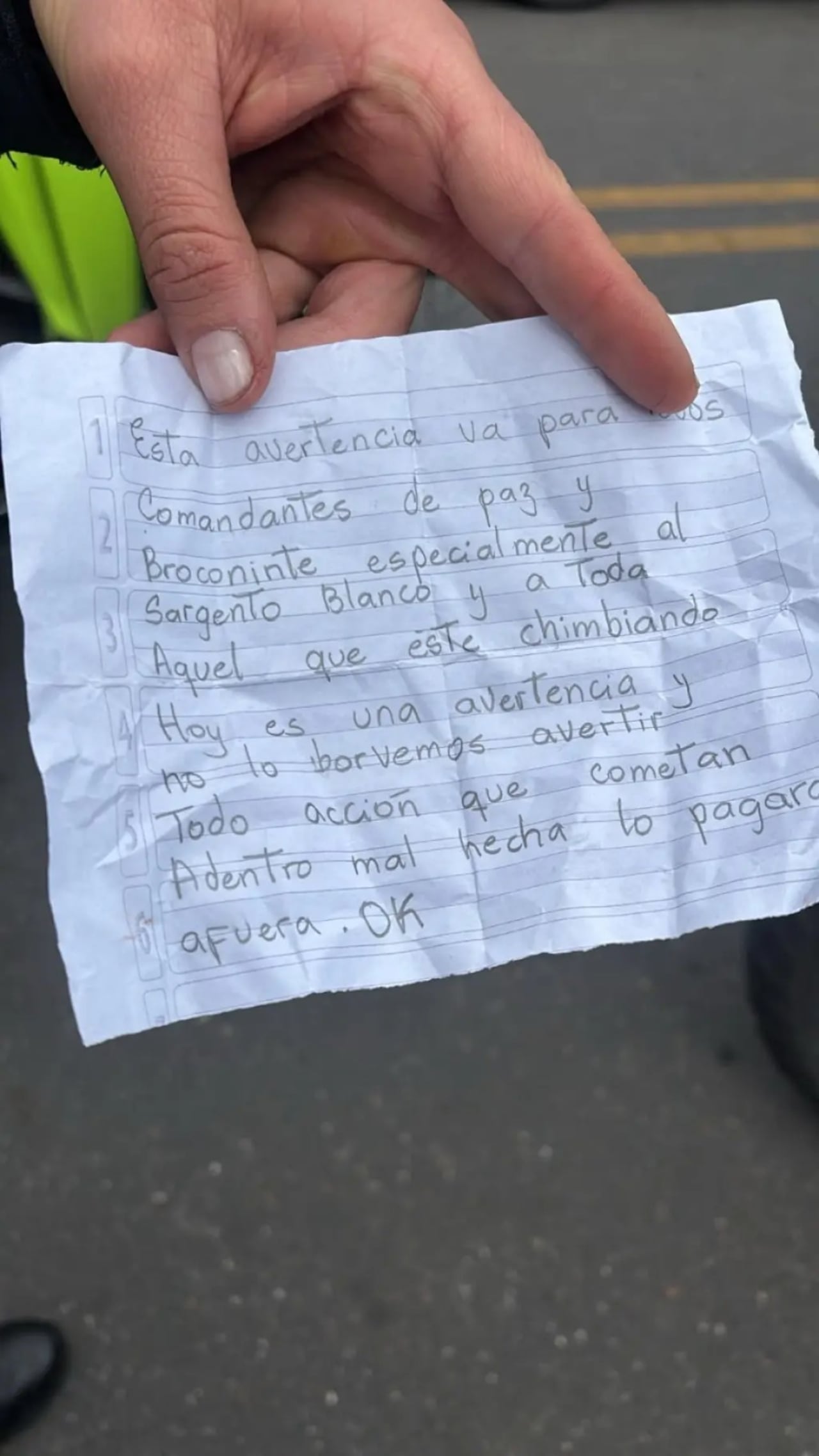 Panfleto con amenazas contra funcionario del Inpec en Bogotá.