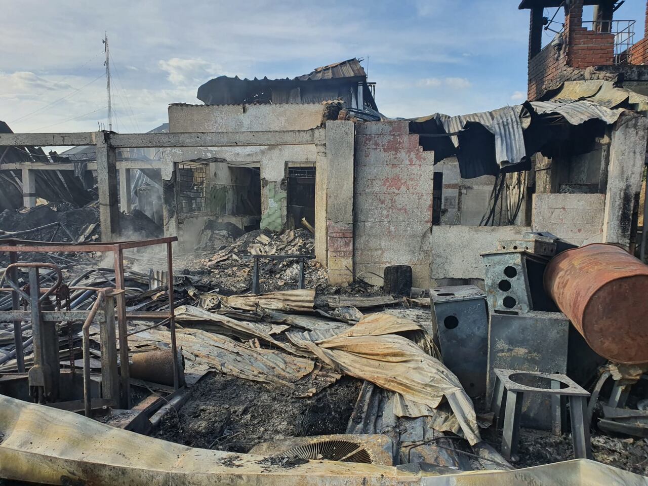 La maquinaria de la fábrica también se perdió tras el incendio.