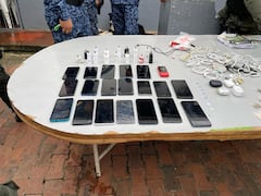En total se decomisaron veinte dispositivos celulares de varias gamas, aproximadamente 30 tarjetas sim, cuarenta elementos para los teléfonos, entre cargadores y auriculares, y 17 armas cortopunzantes, las que fueron incautadas por los uniformados en la cárcel Rodrigo Lara Bonilla del municipio de Santander de Quilichao.