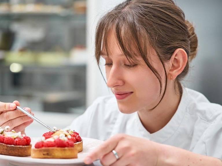 Manuela París. le da un toque colombiano a la alta repostería.