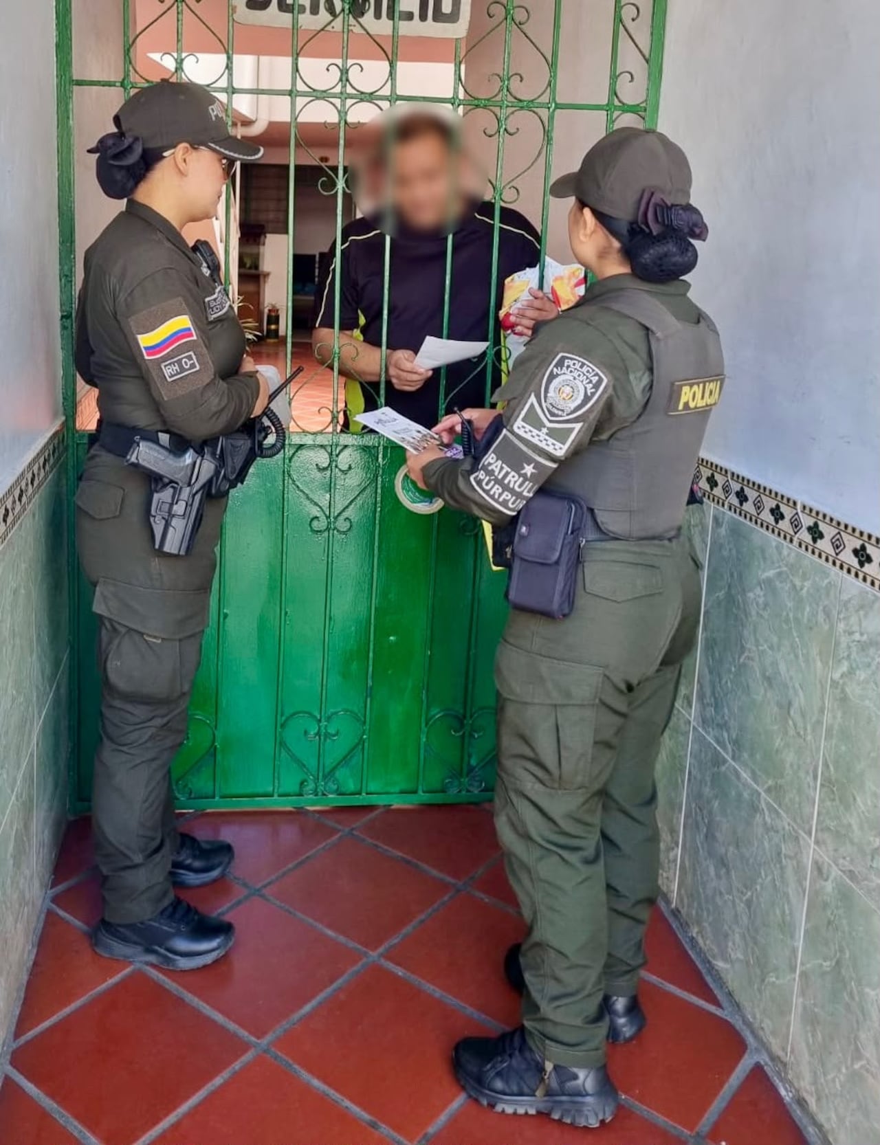 La Alcaldía de Popayán y la Policía Metropolitana reiteran el llamado a la ciudadanía para denunciar cualquier hecho que ponga en riesgo a la niñez y juventud, y reafirma su compromiso con una ciudad segura, ordenada y respetuosa de los derechos humanos.