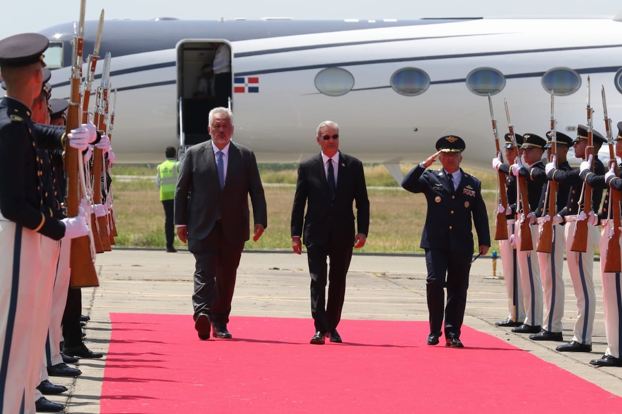 La llegada a Cali del presidente de la República Dominicana, Luis Abinader.