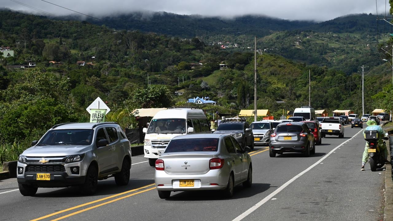 Habilitada la vía en ambos sentidos. Buenaventura /Cali.
