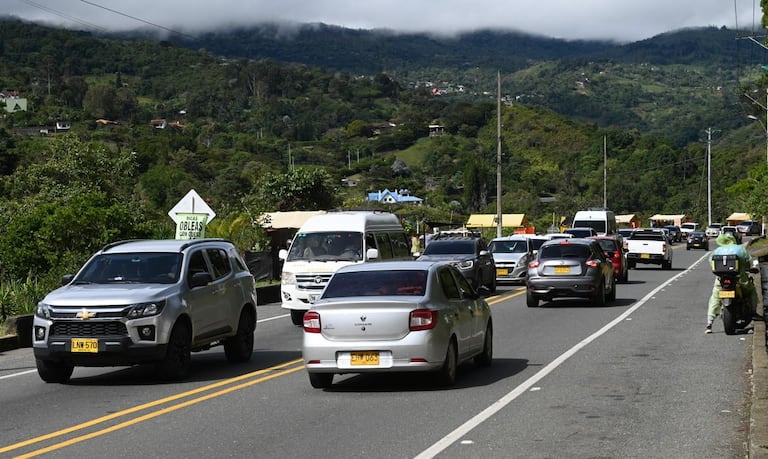 Habilitada la vía en ambos sentidos. Buenaventura /Cali.