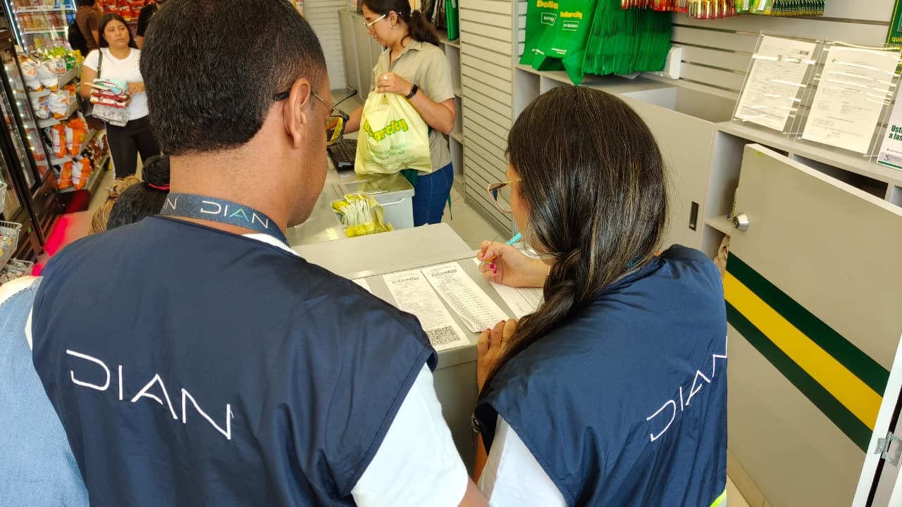 DIAN realiza operativos en grandes superficies de Cali para controlar ingresos y facturación electrónica