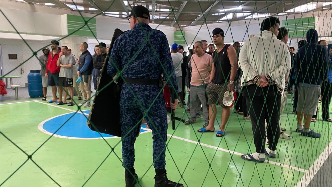Celulares, cuchillos, estupefacientes, licor y hasta licuadoras encontró el Inpec en las celdas de la cárcel La Picota.