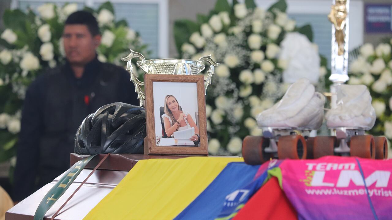 EN LE CENTRO DE EVENTOS LUZ MERY TRISTÁN SE CELEVRÓ EL FUNERAL DE LA EX CAMPONA MUNIDAL DE PATINAJE LUZ MERY TRISTÁN ASESINADA POR SU NOVIO. AL ACTO ASISTIERON SUS HIJOS.