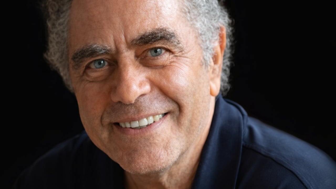 Nagui Sabet, arquitecto egresado con título de doctor de la Università degli Studi di Roma (Italia, 1976) y con formación avanzada en Harvard University (1983).
