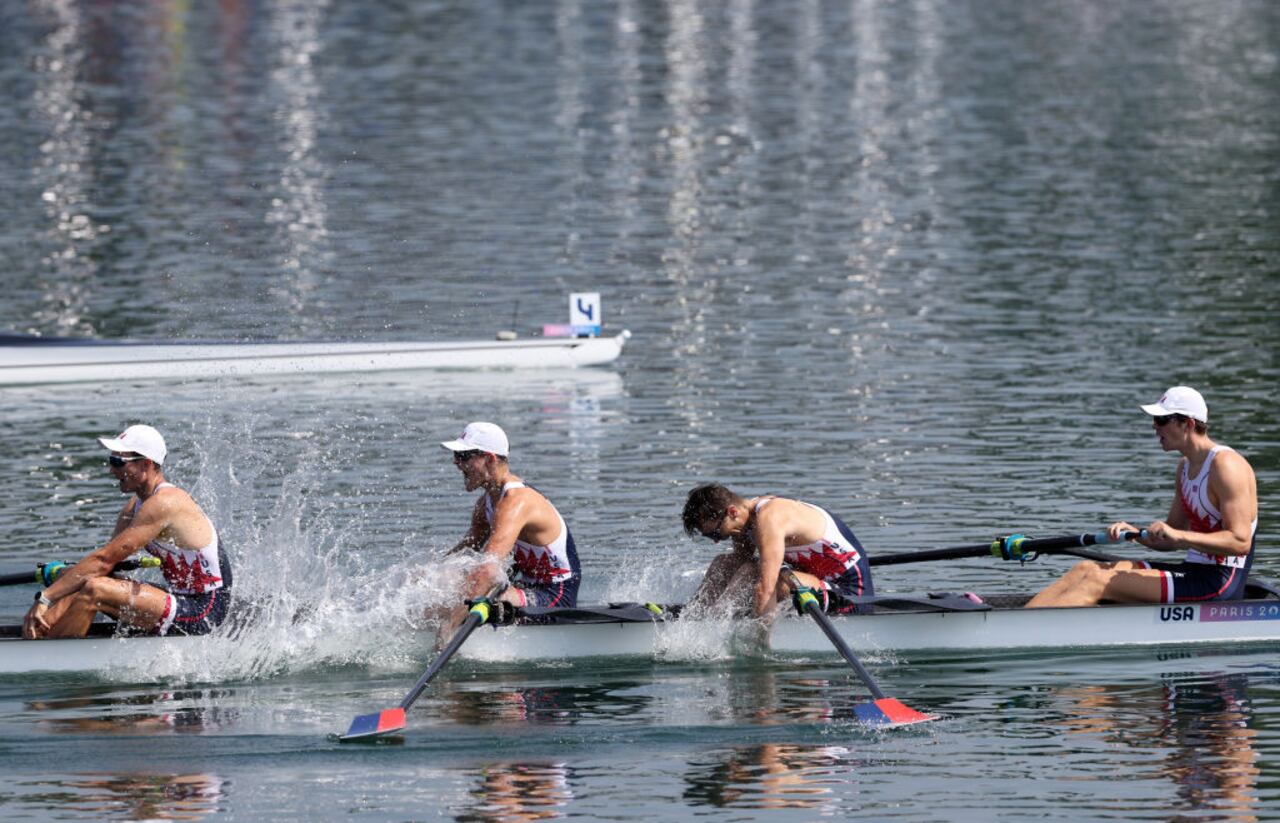 El remo, con su exigente ritmo y el trabajo muscular que requiere, se posiciona como una opción destacada para quienes buscan una manera efectiva de bajar de peso.