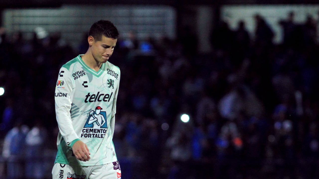 Leon's Colombian midfielder #10 James Rodr�guez reacts at the end of the Liga MX Apertura football tournament match between Cruz Azul and Leon at Ciudad de los Deportes Stadium in Mexico City on July 26, 2025. (Photo by Victor Cruz / AFP)