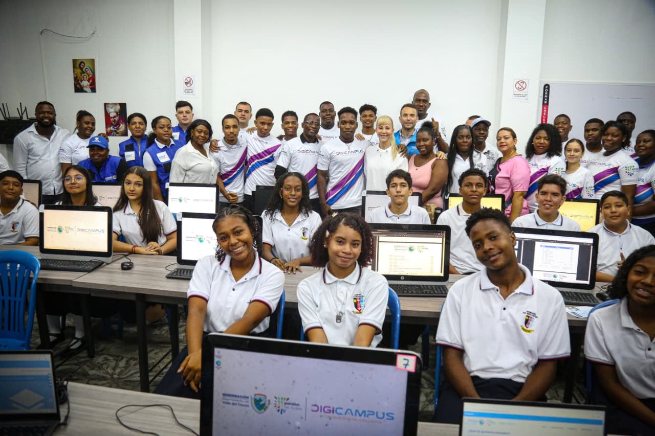 La iniciativa busca ampliar el acceso a la educación superior en zonas urbanas y rurales, eliminando barreras económicas.