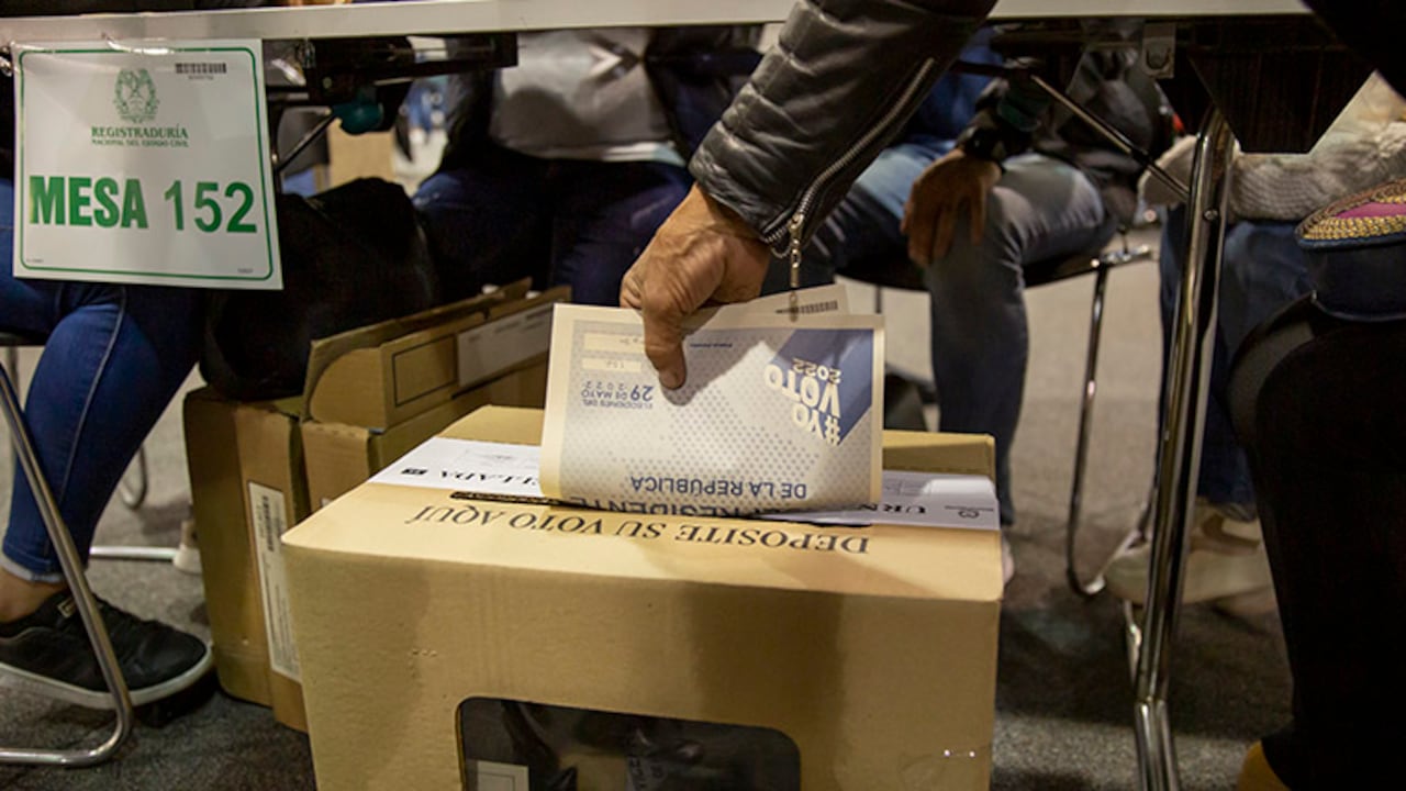 En el país podrán votar 38.029.475 ciudadanos, en 100.809 mesas que se instalarán en 12.263 puestos de votación; en el exterior, 972.764 personas están habilitadas para sufragar en 1.343 mesas