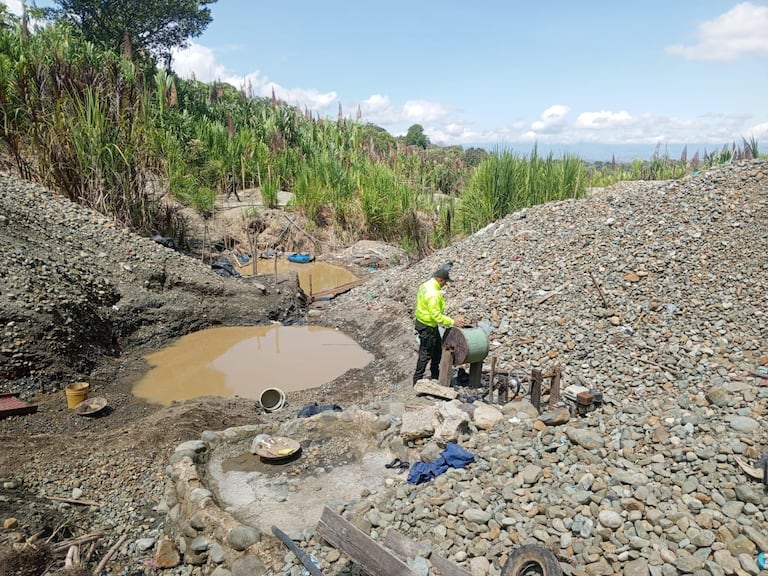 Los sujetos capturados serán acusados ante la Fiscalía de contaminar las fuentes hídricas del sector de El Palmar del municipio de Santander de Quilichao.