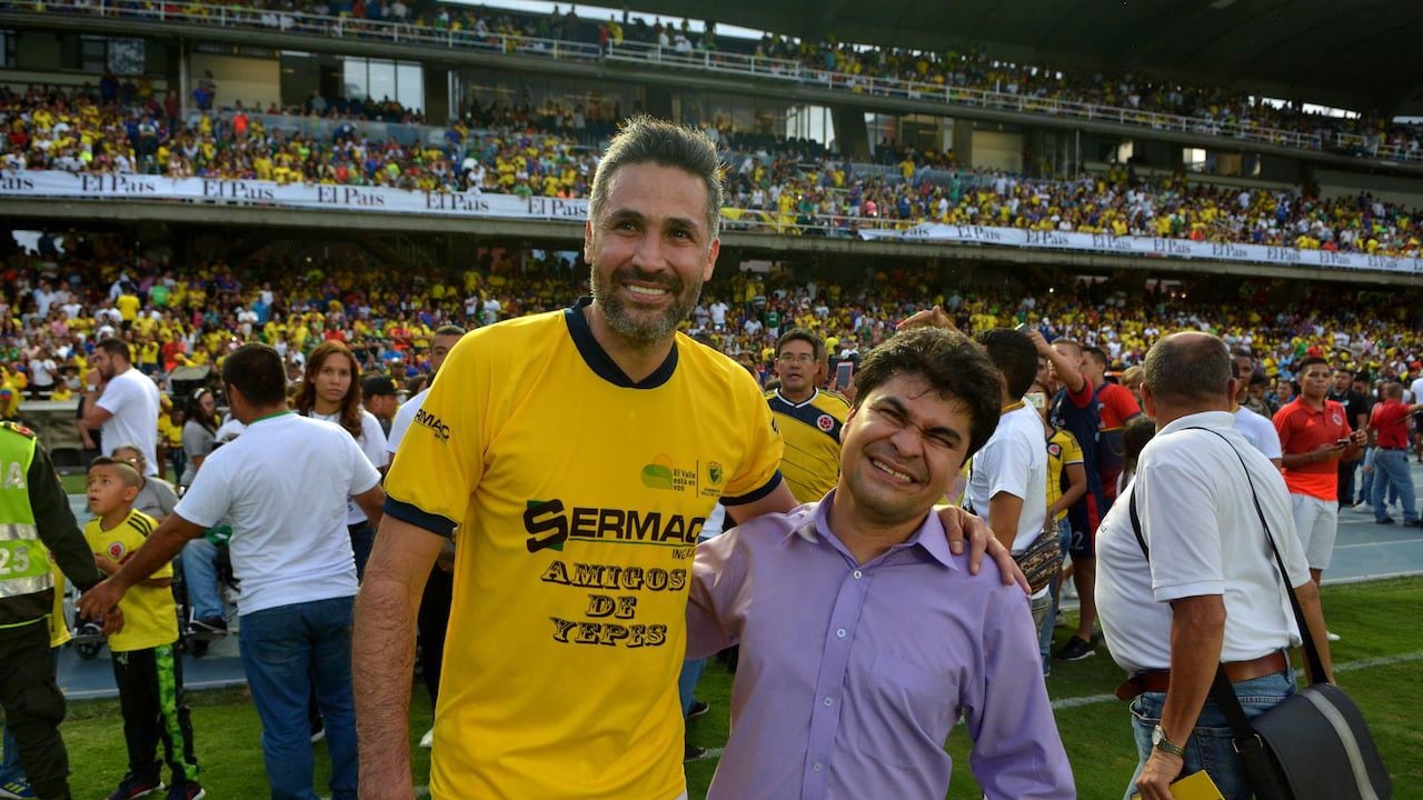 Jeison Aristizábal (der.) junto a Mario Alberto Yepes.