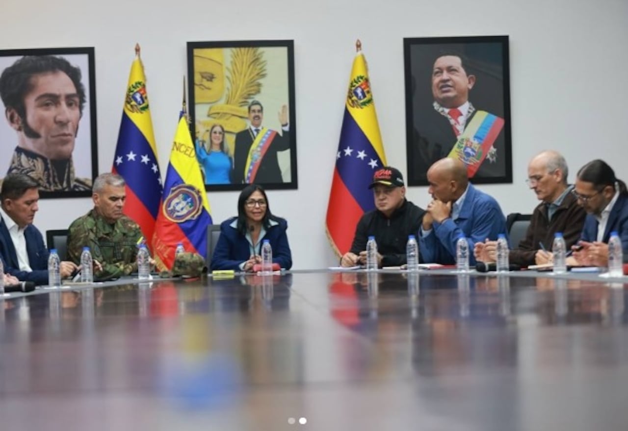 En su pronunciamiento, Rodríguez reiteró la “vocación de paz” de Venezuela y propuso avanzar hacia una agenda de cooperación internacional basada en la soberanía y la no injerencia.
Fotos tomadas de Instagram de Delcy Rodríguez.