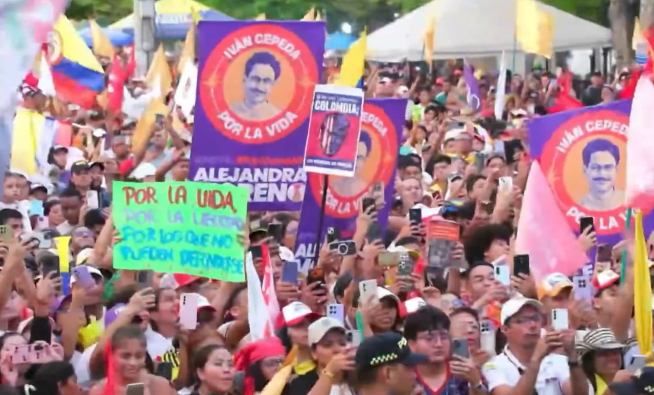 Cientos de simpatizantes de Cepeda asistieron al cierre de campaña
