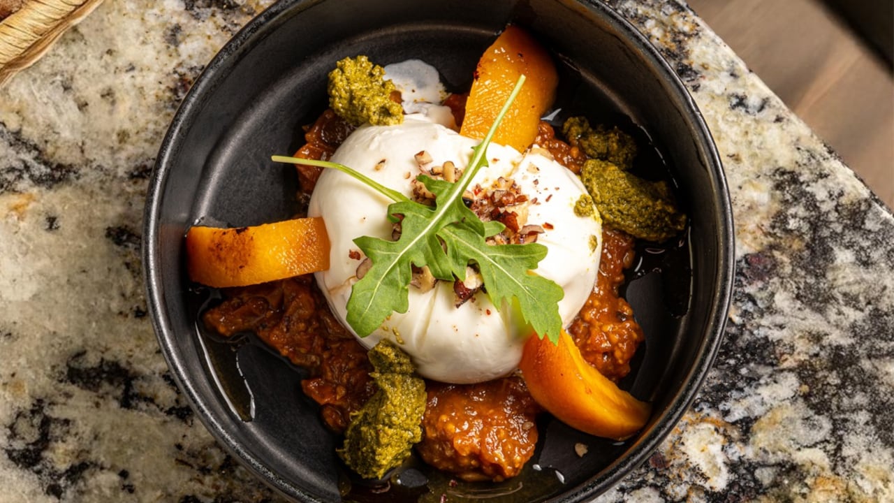 El restaurante Paralelo se encuentra en la avenida 2 Nte # 7-09, barrio Centenario.