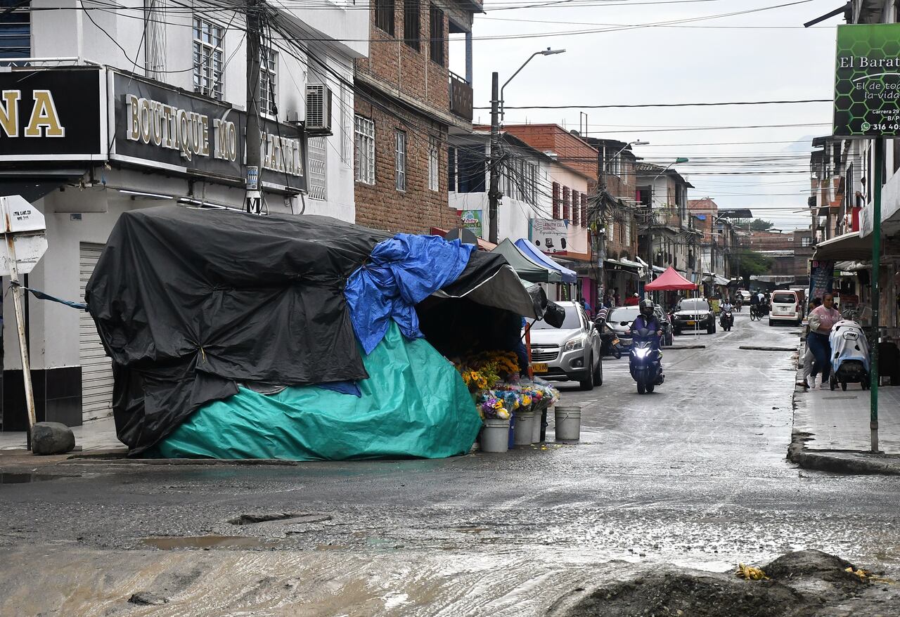 Foto denuncia:Calle 44 cr 29 El Poblado 1. José L Guzmán. EL País