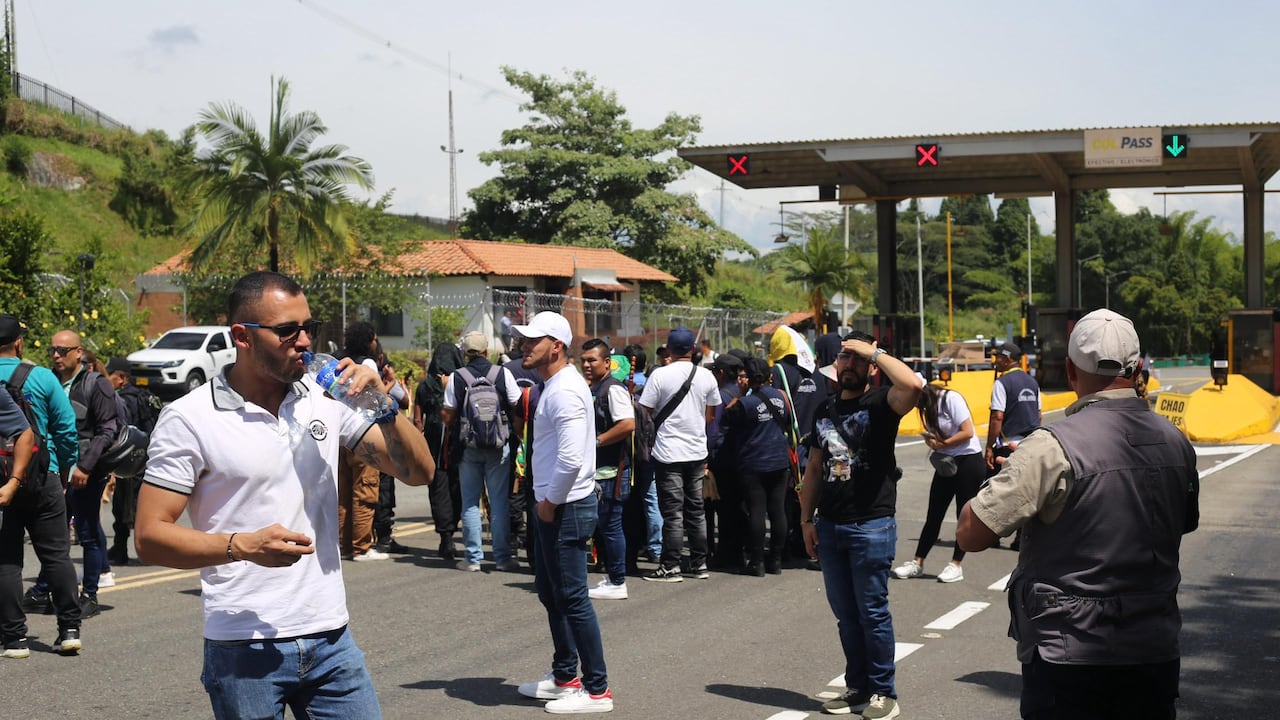 Este viernes se registran bloqueos en varios de los peajes de Autopistas del Café.