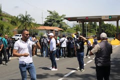 Este viernes se registran bloqueos en varios de los peajes de Autopistas del Café.
