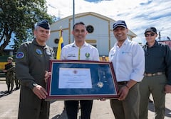 El ministro de Defensa, Pedro Sánchez Suárez, lideró una jornada de reconocimiento en el municipio de Puerto Leguízamo, en agradecimiento a la comunidad por su participación en el rescate de militares tras el accidente de un avión Hércules ocurrido el pasado 23 de marzo.