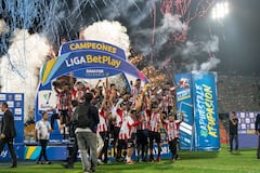 Junior celebra su estrella número 12