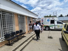 La comunidad apoyó al personal sanitario de este municipio a la hora del trasladado de uno de los lesionados a hospital local.