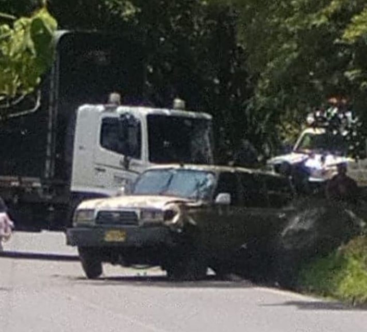 Los sujetos armados ubicaron y activaron hasta explosivos a la hora de ejecutar este asalto en plena vía Panamericana, indicaron los testigos.