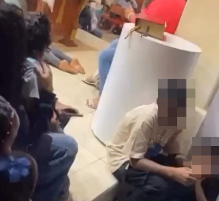 "Estamos cansados de esta guerra, donde somos los civiles los que estamos en medio de los ametrallamientos y explosiones, por eso le decimos al gobierno nacional que busque cuanto ante una salida negociada a este conflicto", dijo el alcalde de Suárez, Cauca, César Cerón.