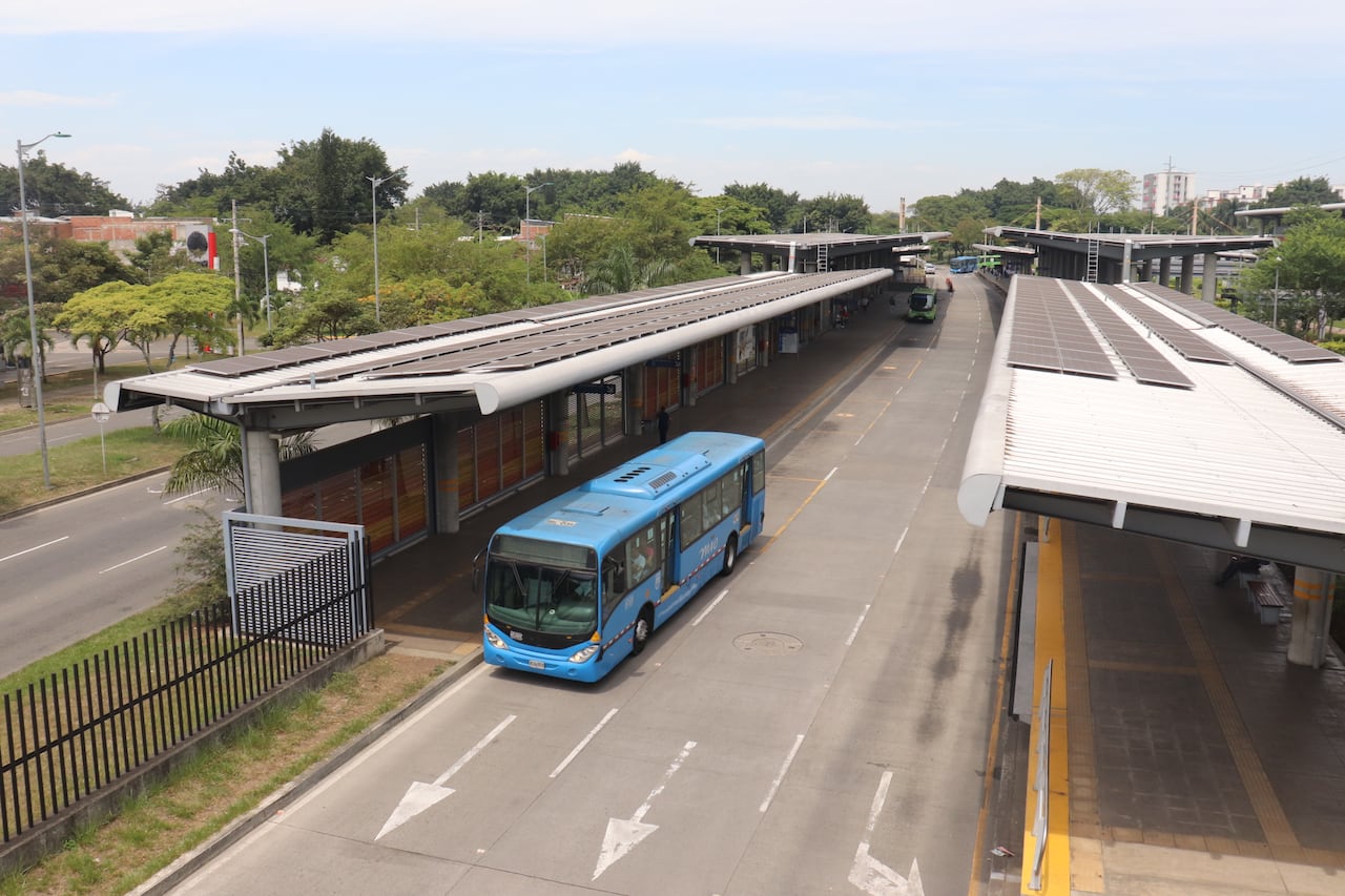 Planta de energía solar en el techo de la estación Simón Bolívar del mío generará 114 megavatios de energía para el sistema eléctrico de Cali.