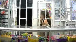 Cámaras de seguridad registraron el acoso a una menor en el sur de Bogotá.