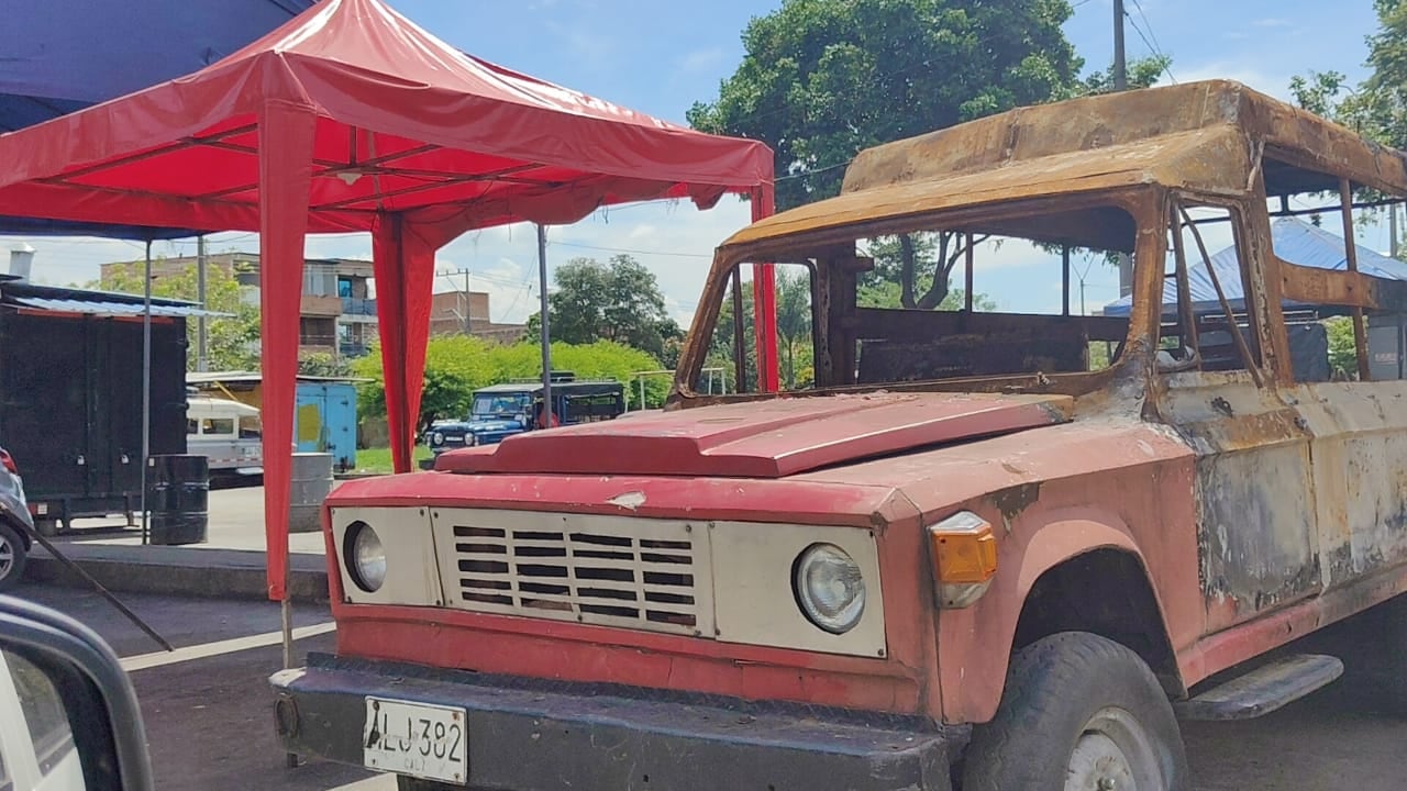 Habitantes de Llano Verde denuncian que el parque principal y los parqueaderos comunitarios están siendo utilizados como punto de operación de vehículos de transporte tipo guala.
