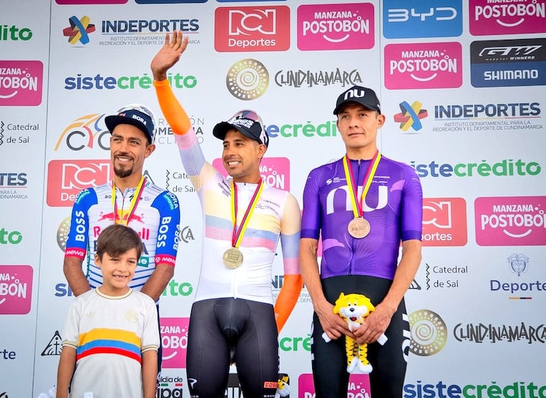 De izquierda a derecha: Daniel Felipe Martínez, Brandon Rivera y Rodrigo Contreras.