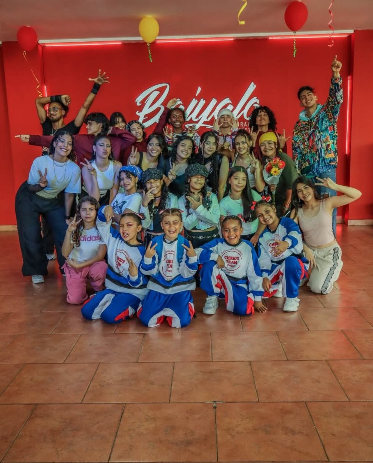 La Corporación Baíyalo también desarrolla obras interdisciplinarias que combinan danza urbana, danza contemporánea, rap y música en vivo, abordando problemáticas sociales como depresión, ansiedad y violencia.