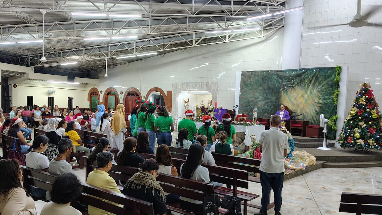 Novena de Navidad en la parroquia Divino Niño, de Cali.