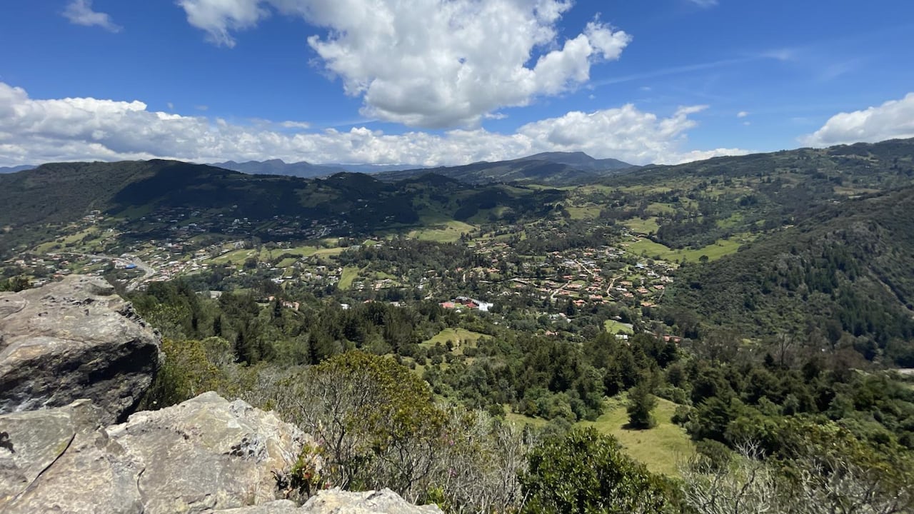 La marca Atmos presentó su sendero La Serrana, una experiencia con la naturaleza, que realza su compromiso ambiental.