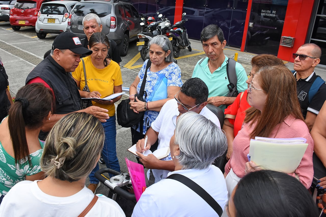 Plantón Usuarios Servicio Occidental de Salud SOS.