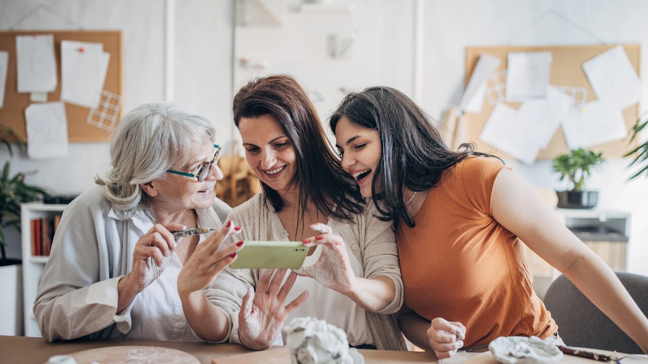 Abuela / Madre / Joven