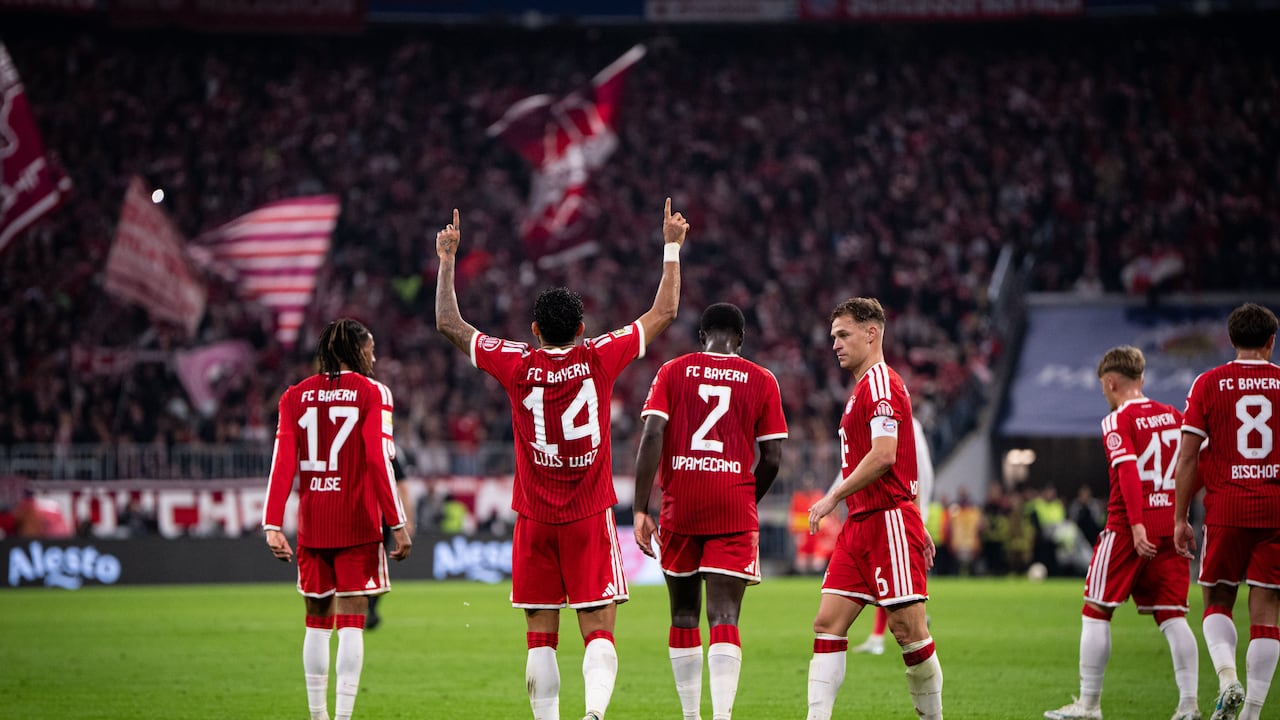 Luis Díaz (14) celebra al marcar uno de los tanto de la goleada ante el RB Leipzig por la Bundesliga.