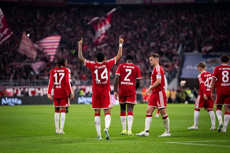 Luis Díaz (14) celebra al marcar uno de los tanto de la goleada ante el RB Leipzig por la Bundesliga.