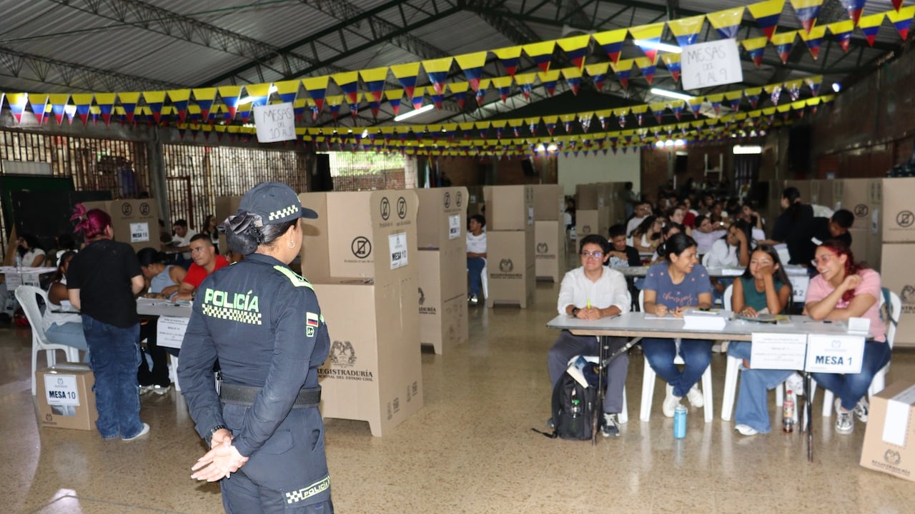5443 mesas de votación distribuidas en 216 puestos habrá en Cali, las cuales estarán vigiladas por uniformados de la Policía.